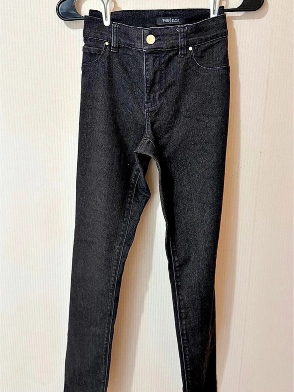 White House Black Market Skinny Jeans in Black Size Medium Like New